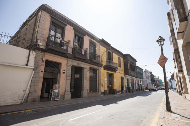 (Antes) Fachadas pintadas, plantas ornamentales y pavimentación con piedra, así luce hoy esta calle peatonalizada. Foto: Prolima