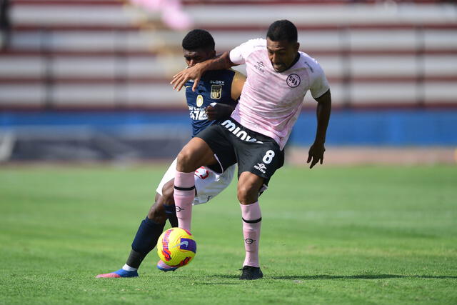 Mora debutó en Alianza Lima en 2019. Foto: Twitter Liga de Fútbol Profesional