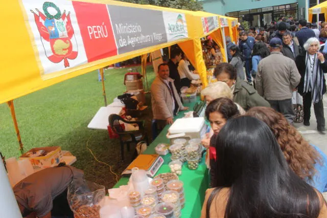 Feria reúne a agricultores de 14 regiones del país en Jesús María [FOTOS]