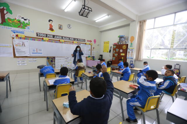 Presupuestos adecuados, padres involucrados y profesores con maestrías y doctorados son parte de su modelo.