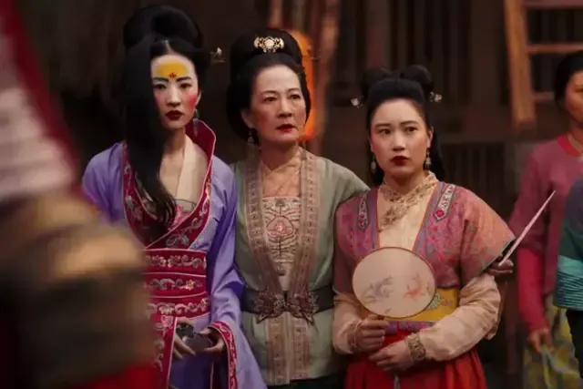 A comparación de la cinta animada, el live action nos presenta a la hermana de Mulan  - crédito: Disney