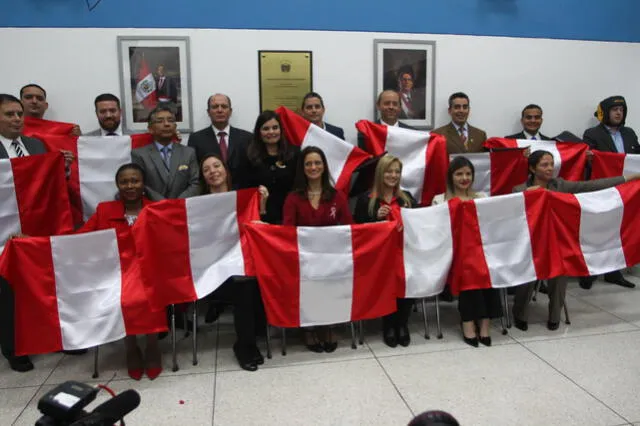 Quince extranjeros adquirieron la nacionalidad peruana en ceremonia