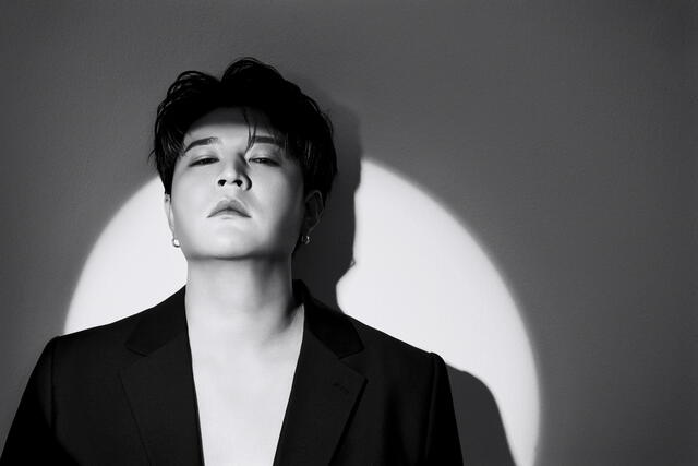 Versión "Shadow" de Shindong de Super Junior para el comeback "TIMELESS".
