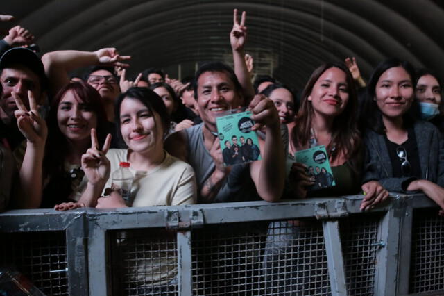 Fans de Arctics Monkeys en el Arena 1.