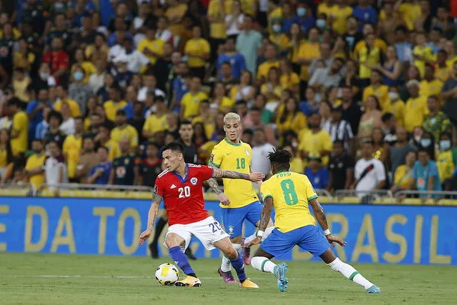 Chile cayó goleado ante Brasil y complicó sus chances. Debe ganarle a Uruguay y esperar resultados. Foto: La Roja