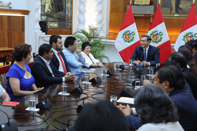 Virtual bancada de Somos Perú junto al presidente Martín Vizcarra. Foto: Presidencia.