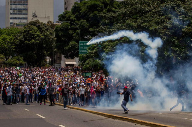 Violenta jornada de marchas aumenta la tensión en Venezuela 