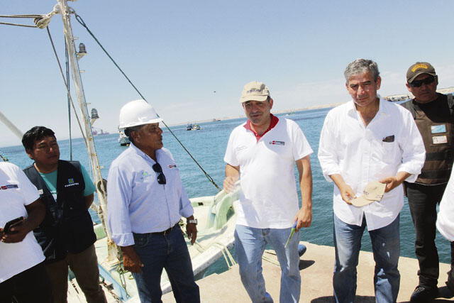 Renuncia de ministro de Producción provoca malestar en pescadores