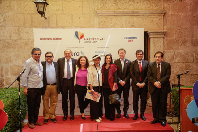 reapareció. Después de dos años de virtualidad Hay Festival se inauguró ayer en la biblioteca regional Mario Vargas Llosa.