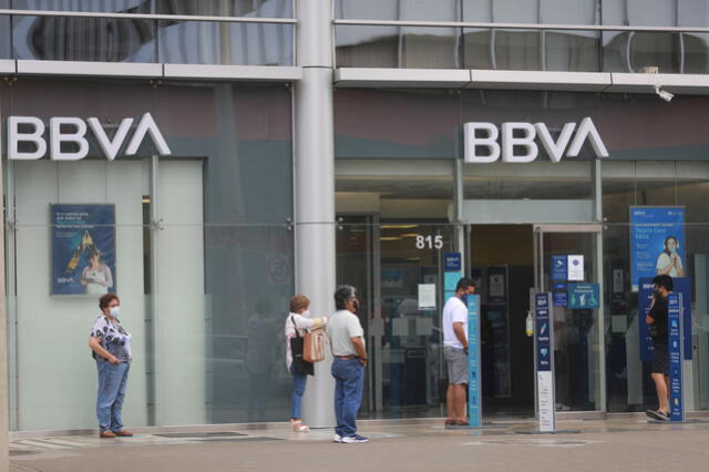 A partir del 30 de noviembre, BBVA no contará con ninguna cuenta que no cobre por comisiones. Foto: Andina