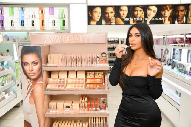 Kim Kardashian es todo un boom en redes sociales y los negocios.