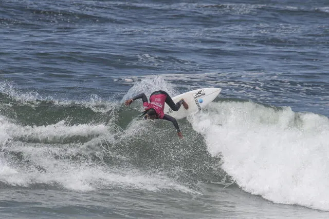 Arena Rodríguez en competencia por el sudamericano de WSL. Foto: WSL