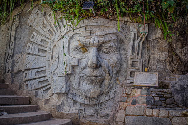 MEMORIAS LÍTICAS. Fueron talladas en rocas por 36 artistas del distrito. MEMORIAS LÍTICAS. Fueron talladas en rocas por 36 artistas del distrito.