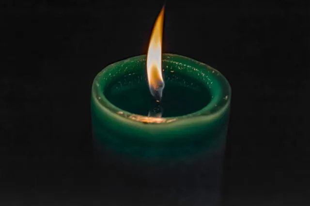 Encender velas verdes ayudarán a tener buena salud durante el nuevo año. Foto: RSV