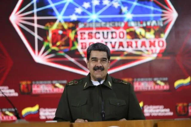 Nicolás Maduro sorprendió al aparecer con atuendo militar. Foto: Prensa Miraflores/EFE