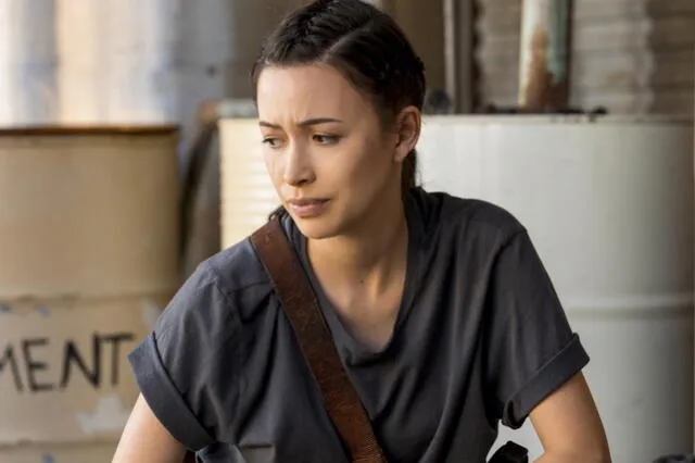 Serratos en su papel de Rosita Espinosa en la serie The Walking Dead. Fuente: AMC/Jackson Lee Davis