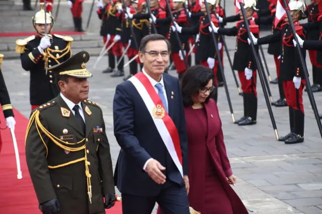 Presidente Martín Vizcarra y la primera dama Maribel Díaz se dirigen a Catedral de Lima. Foto: Michael Ramón / La República.