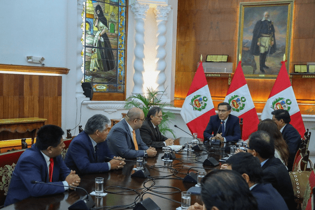 La virtual representación de Fuerza Popular también se reunión con el presidente Martín Vizcarra y el primer ministro Vicente Zeballos. Foto: Presidencia.