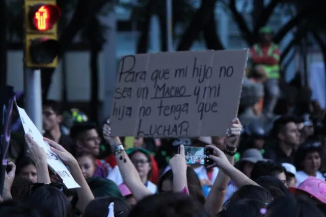 La alta tasa de feminicidios y violencia de género es uno de los factores de la marcha del 8 de marzo en México. Foto: La Razón de México