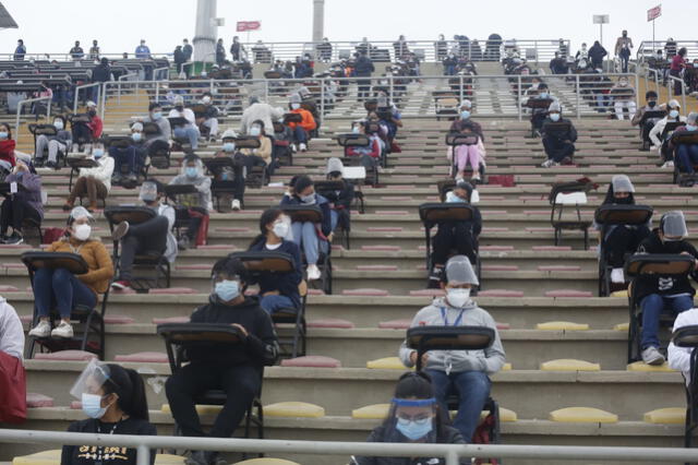 Un total de 26.630 postulantes rendirán las pruebas en su modalidad presencial. Foto: Carlos Félix/GLR.