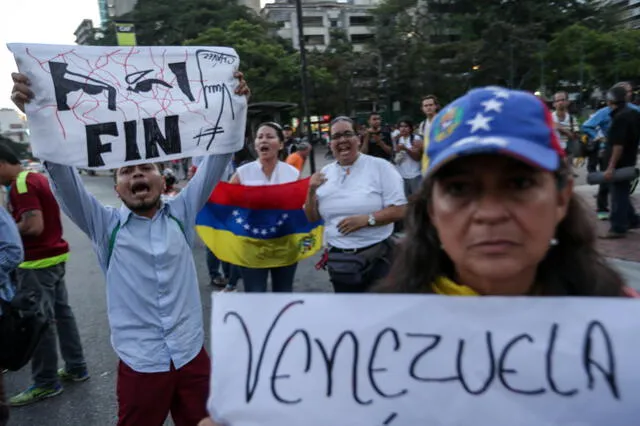 Oposición sale a las calles contra Maduro y OEA vota este lunes