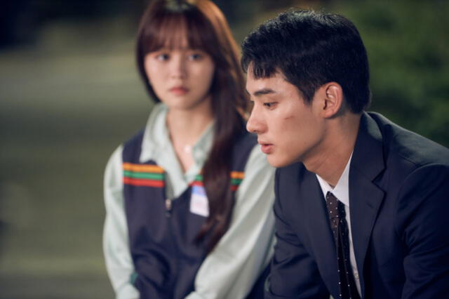 Conversación entre Hyeyoung y Jojo en Love alarm 2. Foto: Netflix