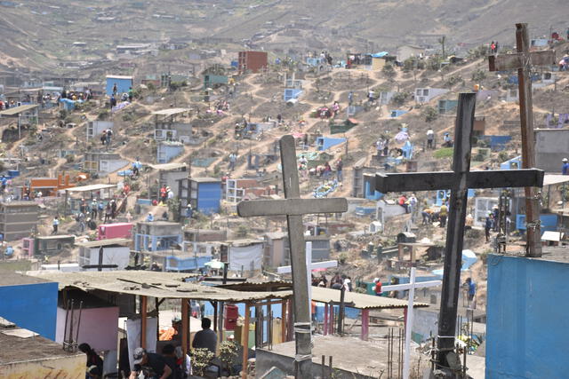 VMT: cementerio se convierte en reunión y tradición familiar [FOTOS]