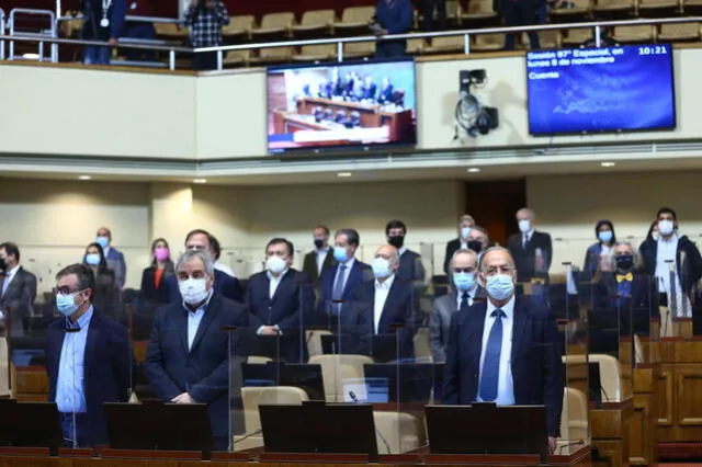 diputados durante la sesión que revisa el fondo de la Acusación Constitucional en contra del presidente Piñera. Foto: EFE