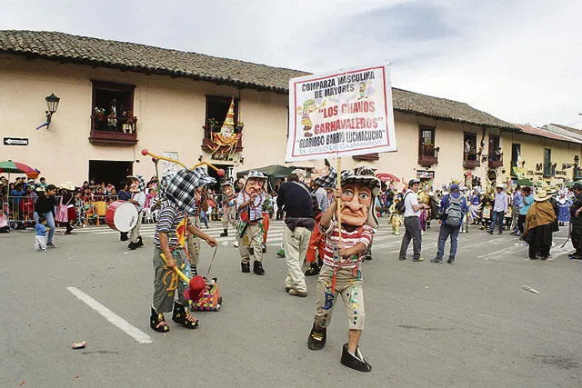 Miles gozaron con desfile de patrullas y comparsas en Cajamarca