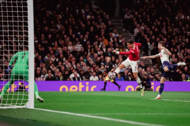 Manchester United vs. Tottenham: Cristiano Ronaldo anotó a pocos minutos de finalizar el primer tiempo. Foto: Manchester United