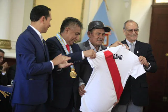 Chiclayo celebró 183 aniversario con deudas, falta de obras y desorden