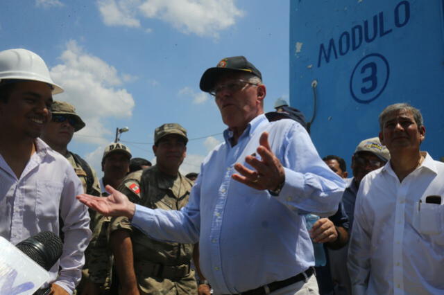 Kuczynski entregó 70 toneladas de ayuda en Piura a damnificados por las lluvias e inundaciones