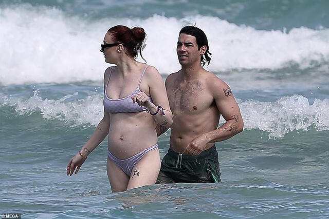 Sophie Turner y Joe Jonas en Miami, Febrero 2022. Foto: Daily Mail