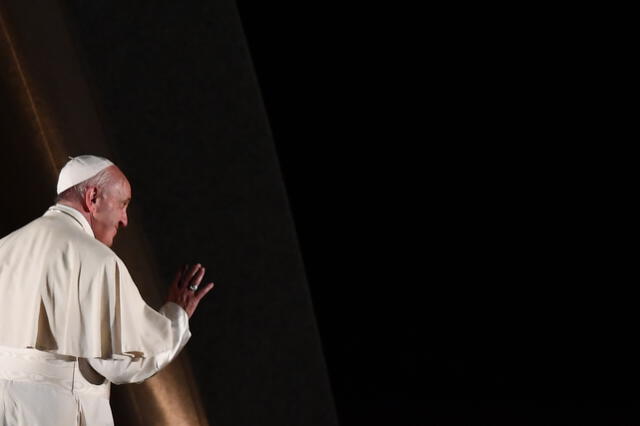 El papa pide tomar decisiones valientes sobre las futuras fuentes de energía. Foto: AFP.