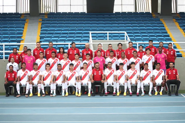 La selección sub-20 ya luce la nueva indumentaria Adidas para el torneo continental. Foto: Twitter/Selección peruana