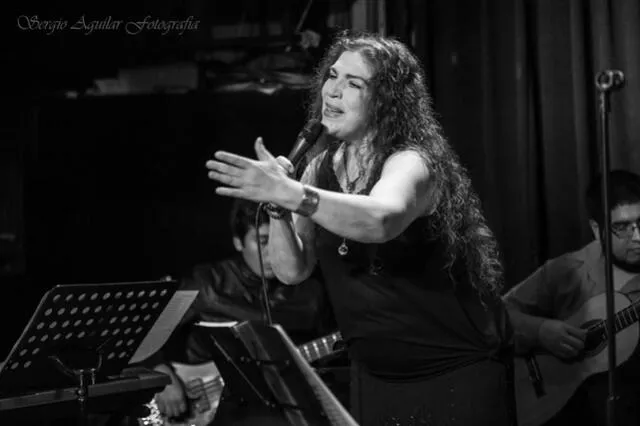 Lourdes Carhuas cantando. Foto: Andina