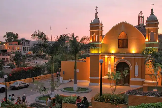 Los atardeceres forman parte de la belleza de Barranco. Foto: Facebook