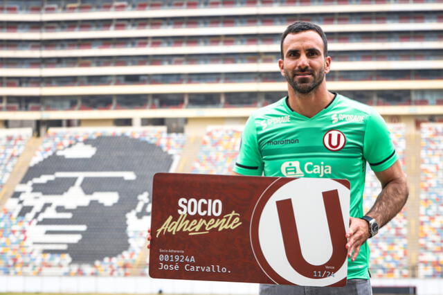 José Carvallo incentivando al hincha crema a convertirse en socio adherente. Foto: Universitario de Deportes