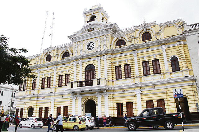 Poder Judicial admitió demanda contra MPCh por caso de expropiación de tiendas del mercado Modelo