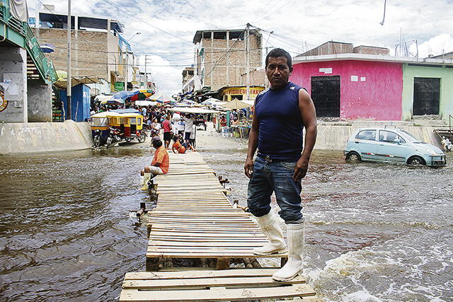 Piura: La tristeza y el dolor de las familias que lo han perdido todo por las torrenciales lluvias