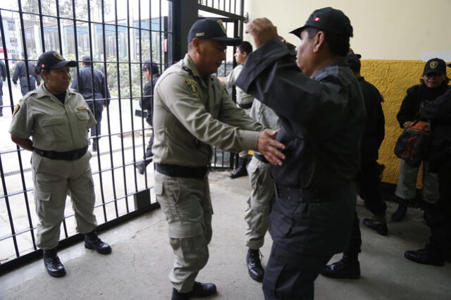 500 agentes INPE relevan a policías que cuidaban penal de Lurigancho