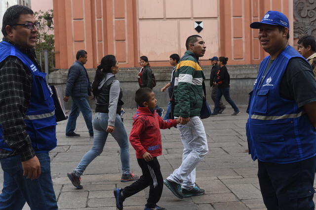Día del Padre: centro de Lima fue escenario de muestras de amor
