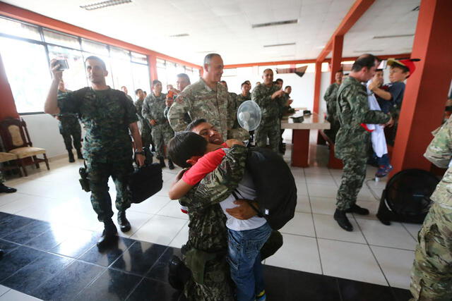 Vraem: Emotivo reencuentro de militares con sus hijos por el Día del Padre