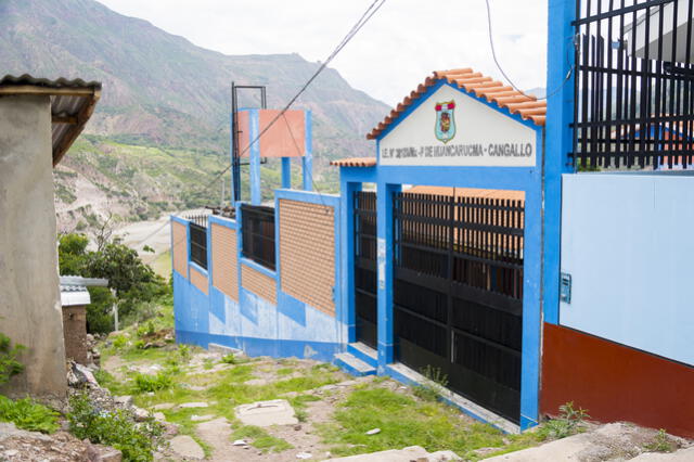 Tania Pariona hace grave denuncia sobre colegios en Ayacucho