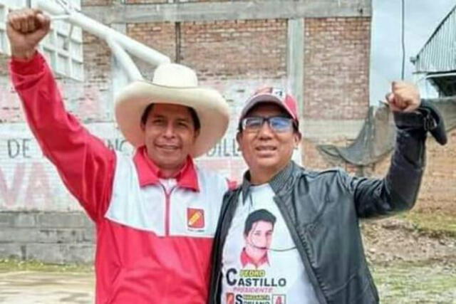 El dirigente del Fenatep se muestra alegre con el presidente Pedro Castillo.