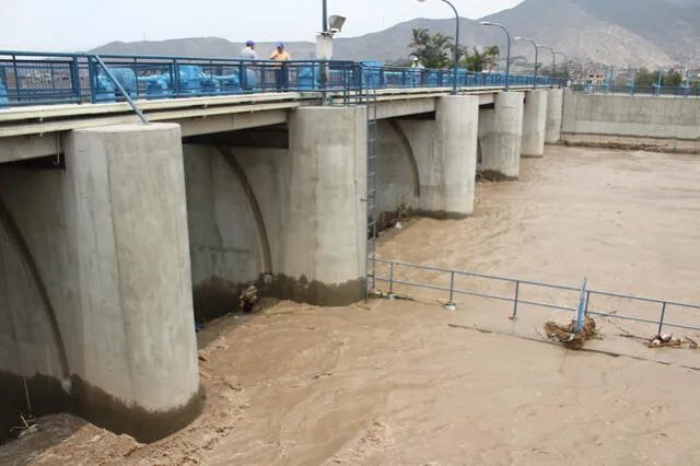 Cortes de agua en Lima seguirán hasta que paren los huaicos
