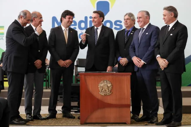 Bolsonaro ironizó durante inauguración del nuevo programa, que sustituirá al ‘Más Médicos’. Foto: