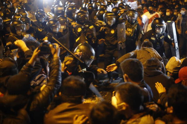 Protesta vacancia. Foto: Luis Villanueva / URPI - GLR