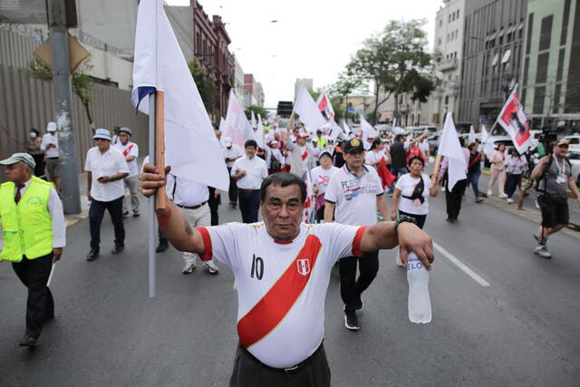 La resistencia en la marcha por la paz. Foto: John Reyes/La República