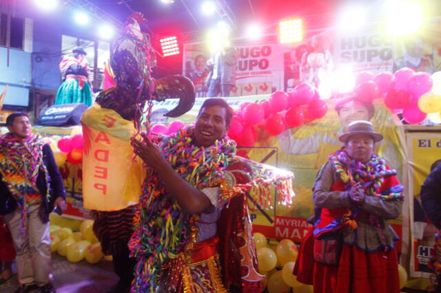 Candidato. Hugo Supo cerró su campaña a la región de Puno por la noche. Prometió cambios. Foto: Rodrigo Talavera/ La República